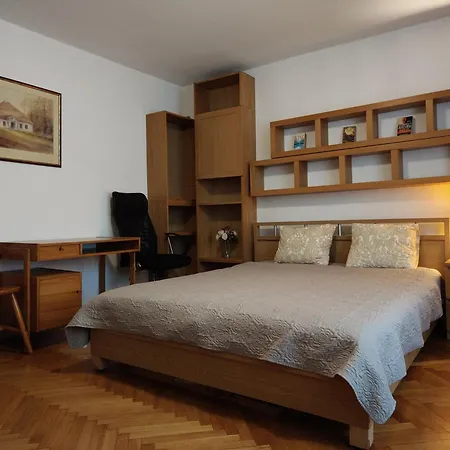 Center Hollidays Room's Apartman *