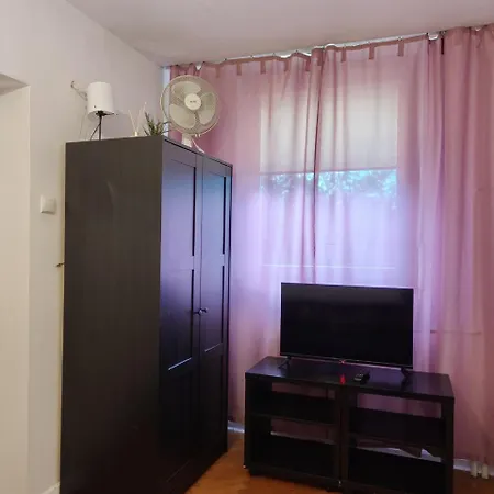 Center Hollidays Room's *