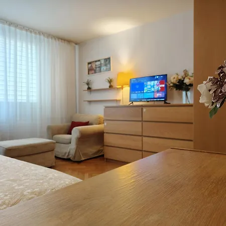 Center Hollidays Room's Apartman Varsó