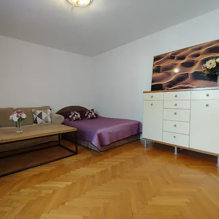 Center Hollidays Room's