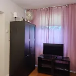 Center Hollidays Room's *