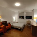 Center Hollidays Room's *
